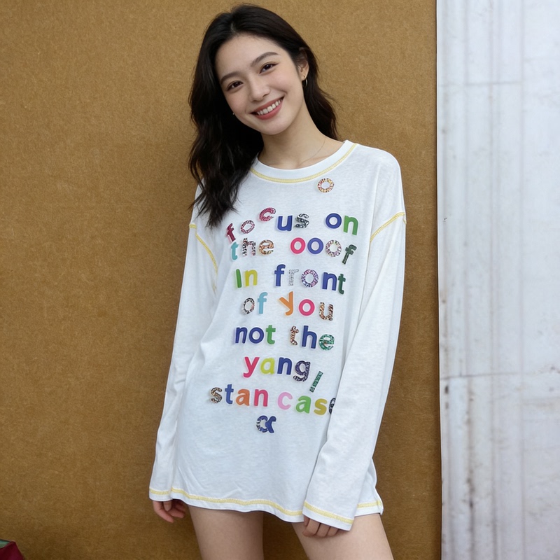 Niche Brand Doublee Launches New Spring/Summer Niche Couple's Style Neon Letter Gradient Print Versatile Long-Sleeve T-Shirt Niche Brand Doublee Launches New Spring/Summer Niche Couple's Style Neon Letter Gradient Print Versatile Long-Sleeve T-Shirt