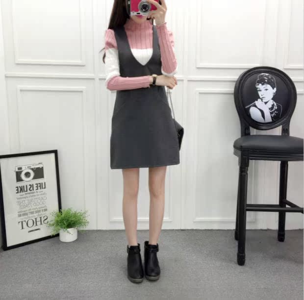 Váy vest mùa xuân Hàn Quốc và mùa thu Slim V-cổ vest váy retro chạm đáy Một chiếc váy quai chữ đầm xòe trung niên