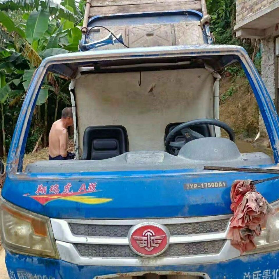 Five expeditions for agricultural tricycle glass Xiang Rover A version Easy version tempered glass original car assorted special front blocking glass