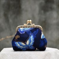 Темно-синяя бабочка