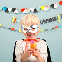 (Superhero) Birthday party theme layout Flash super hero paper plate mask pull flower