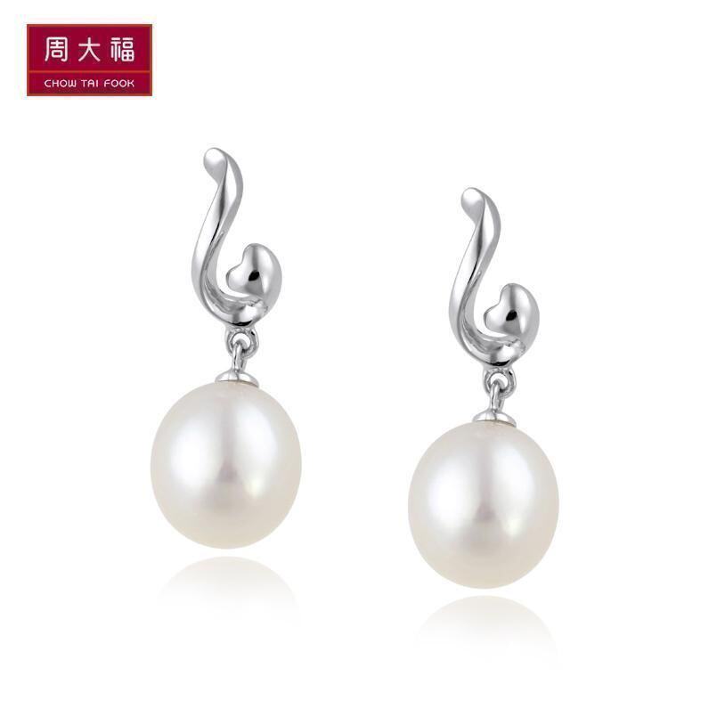 Chow Tai Fook Jewelry Fashion and Elegant 925 Silver Pearl Stud Earrings AQ32585