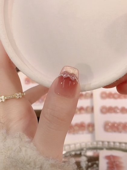 纯手工穿戴甲短款法式轻奢美甲2025新款高级感拍婚纱照指甲贴片