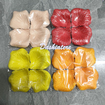 Wedding flower girl scattering petals and flower basket decoration outdoor lawn wedding layout welcome scene Gumei shooting props red