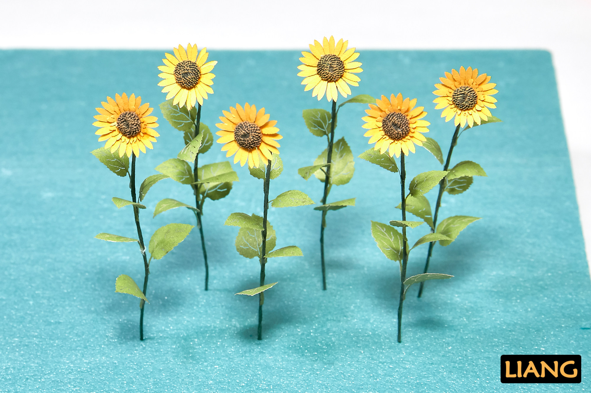 (Night Workshop)Liang Model scene Paper sunflower LIANG-0101 New arrival