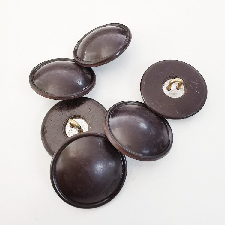 Brand new old stock 65 rubber wood buckle 65 style large coat with 26 mm glued wood button buttons for military fans' collection