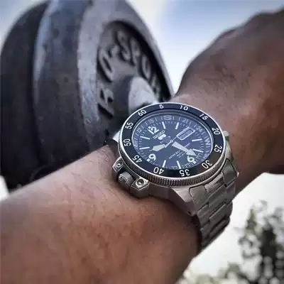 Seiko Land Shark Men Stainless Steel Diving Automatic Mechanical Watch SKZ211K1