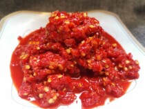 Chopped pepper sauce Yunnan Dehong specialty homemade bad chili pepper chop pepper sour chili sauce seasoning slightly spicy hot and spicy fish