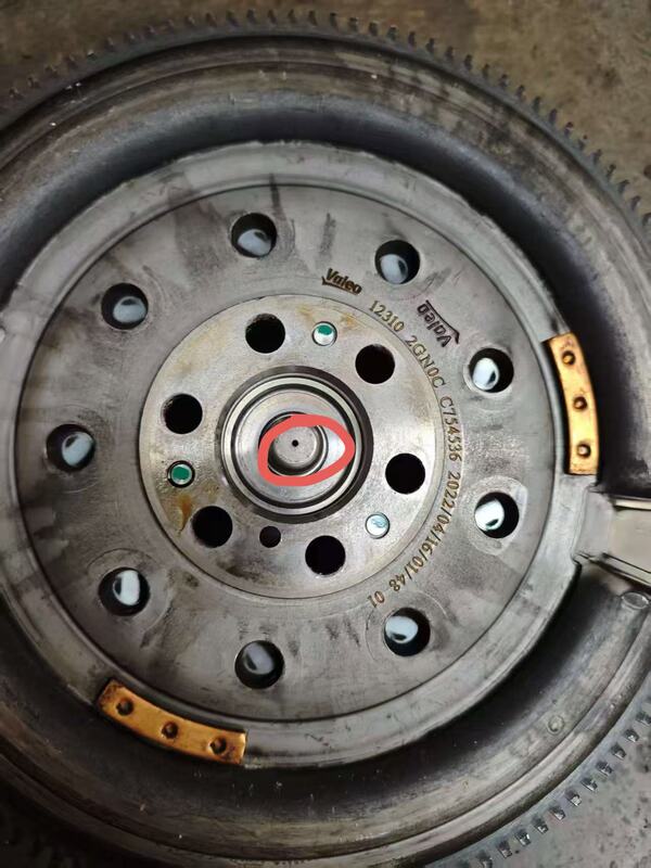 Suitable for Dongfeng Venucia 1.5 Clutch Disc, 1.5t Automatic Clutch Assembly Three-Piece Set, Flywheel