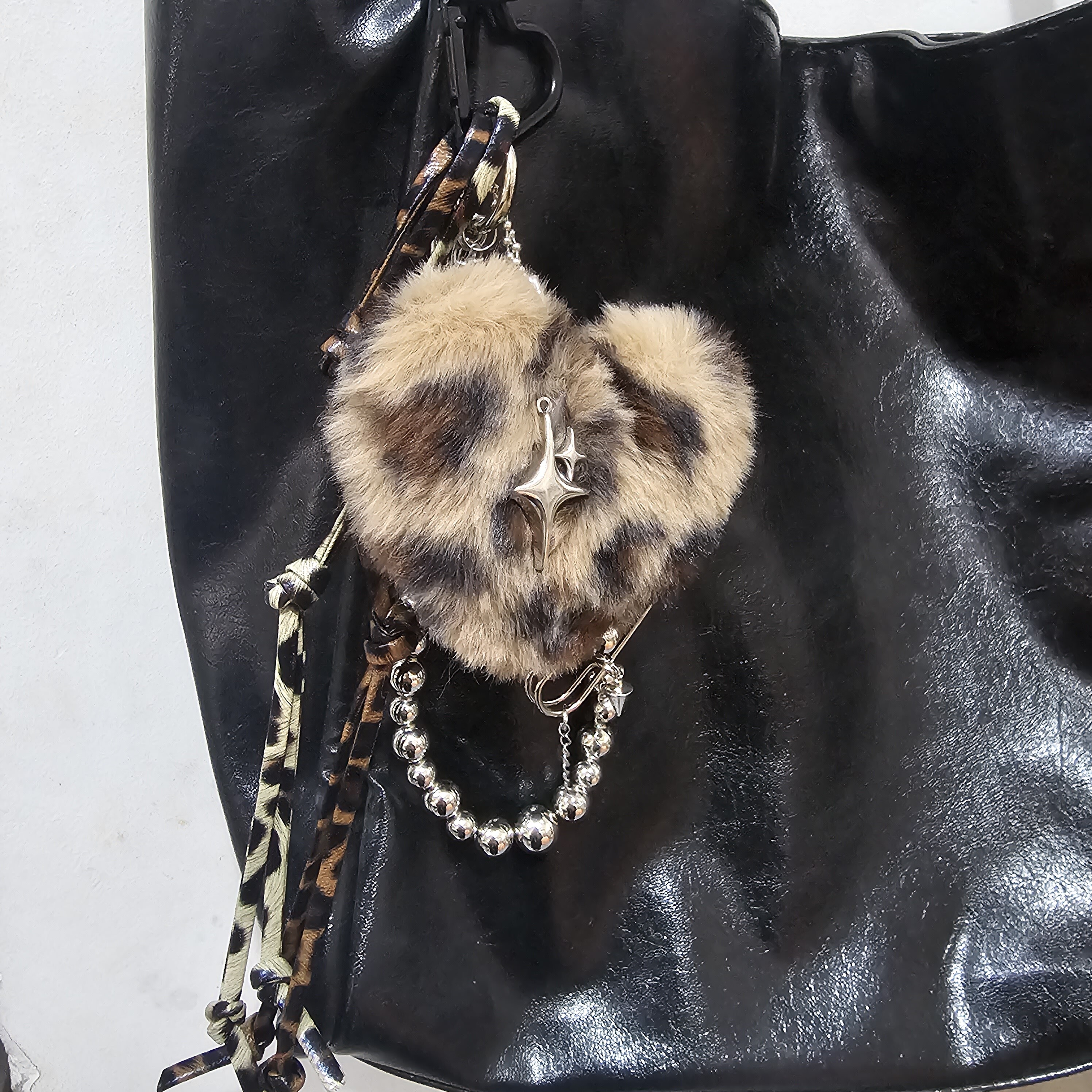Autumn/Winter Leopard Print Plush Heart Bag Charm Phone Pendant Bag Ornament Subculture Leopard Print Heart Phone Charm Bag Charm