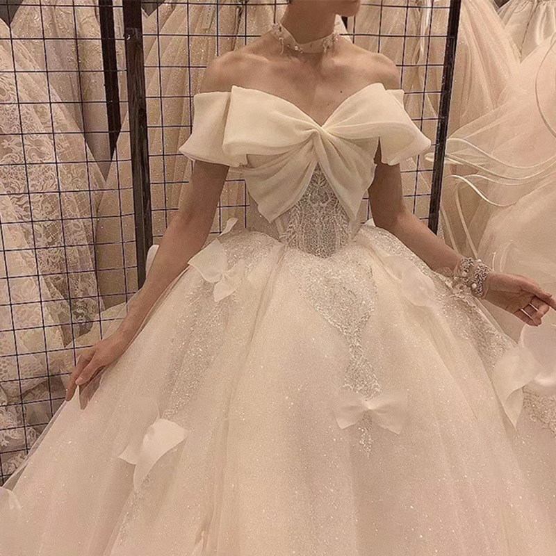 One-shoulder wedding dress 2021 new bride advanced sense small man big tailing court style main yarn bow tie