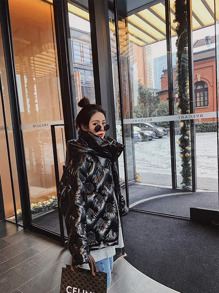 Six Jinjia high collar thickened down jacket women's short 2020 winter personality hot stamping niche bright winter coat tide