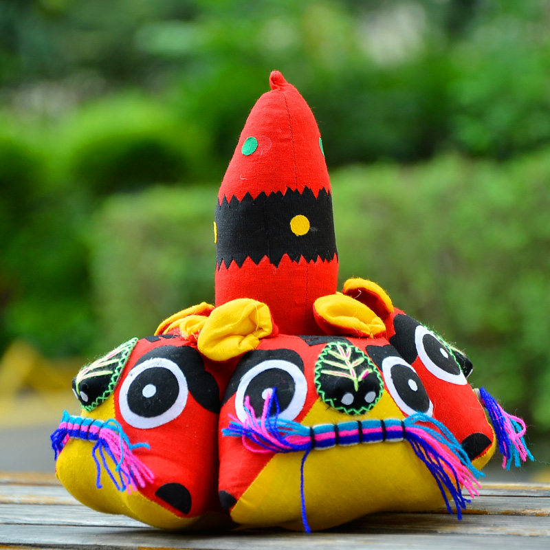 Folk craft gift hem Reunion Tiger Pure Handmade Cloth Tiger Cub Puppet Toy Swing Piece of Folk Little Gift Remembrance