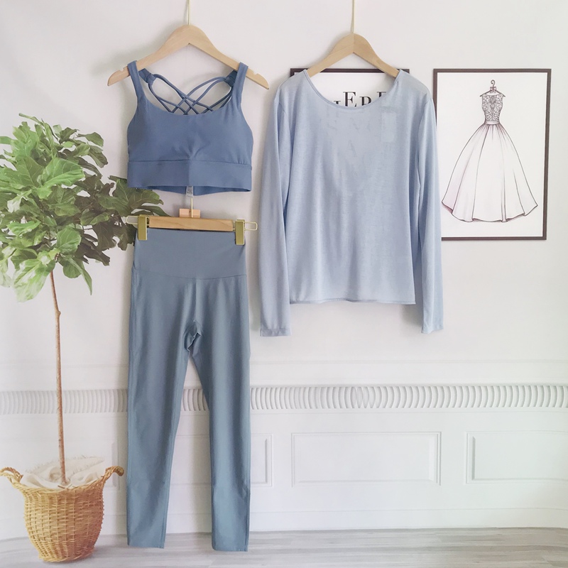 Blue with Layers ~ Gentle Blue Beauty Back Yoga Three-Piece Set for Women, Running and Aerobics Quick-Drying Nude-Feel Pullover Fitness Wear