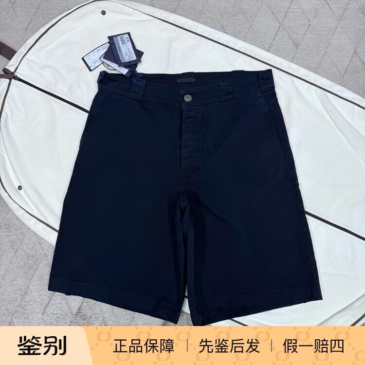 Prada's New Men's Lumberjack-Style Casual Shorts with Pocket Design and Embossed Logo Are Fashionable and Versatile