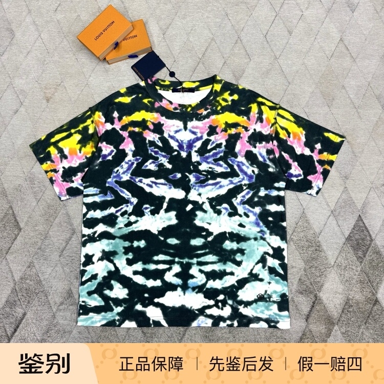 Louis Vuitton Louis Vuitton Men's T-Shirt with Colorful Tie-Dye Print, Round Neck, Short-Sleeved T-Shirt, Loose Fit Louis Vuitton Louis Vuitton Men's T-Shirt with Colorful Tie-Dye Print, Round Neck, Short-Sleeved T-Shirt, Loose Fit