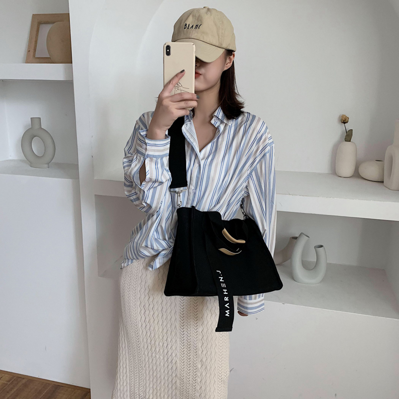 Creative New Canvas Pack Female Leisure Capacity Single Shoulder Slipper Lesser Baukukukukuku Edition and Art Cloth
