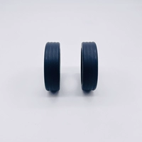 Две черные большие испытательные установки