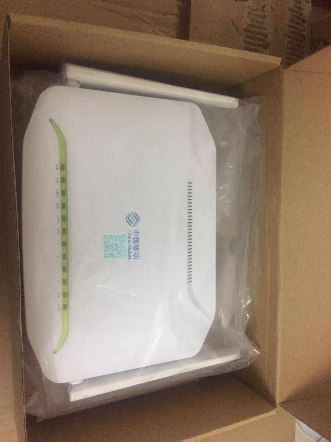 Fiberhome 6821M GPON 4-port Gigabit dual-band wireless optical cat can be shabu universal English version