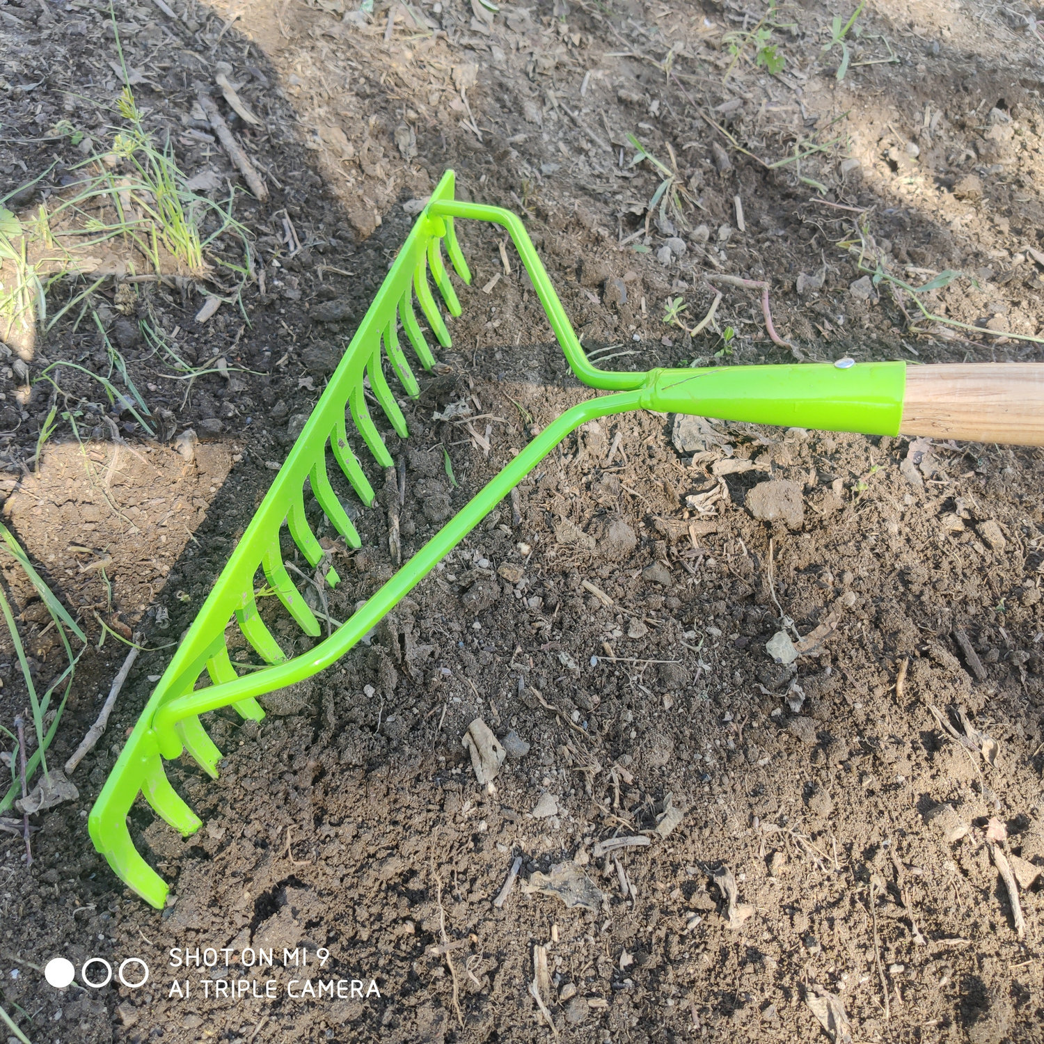 Rake rushing to the sea leveling tool pig eight ring nail rake agricultural gardening greening four-tooth stainless steel loose soil rake home