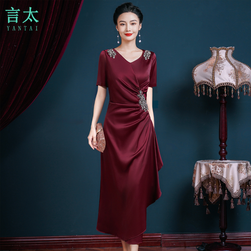 Elegant and Slimming Mother-Of-The-Bride Dress for Autumn, Suitable for Middle-Aged Women, Perfect for Wedding Banquets and Evening Events Elegant and Slimming Mother-Of-The-Bride Dress for Autumn, Suitable for Middle-Aged Women, Perfect for Wedding Banquets and Evening Events
