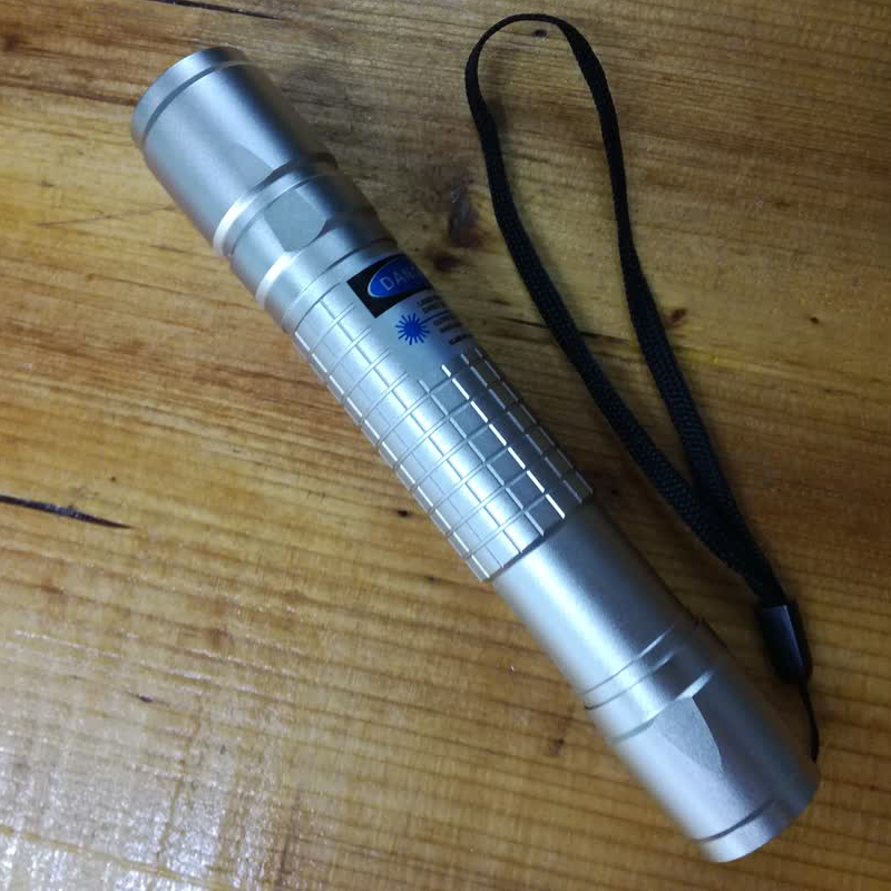 Norqing NQ-401 Portable Laser 1 2W Laser Pen 450nm Laser Supplies Children Don't Use