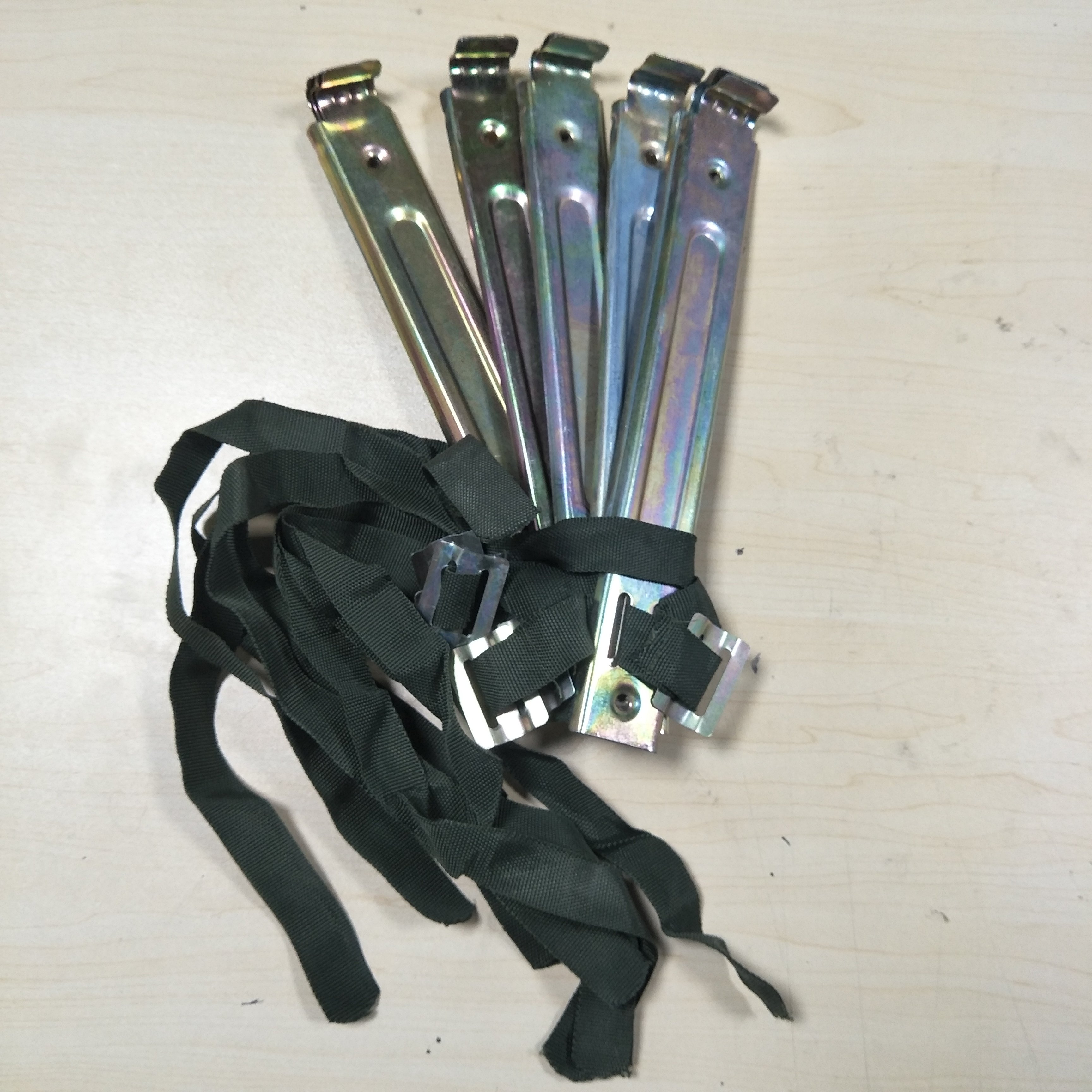 10 pieces of simple ABC dry powder fire extinguisher hooks fire extinguisher hanging rack 12kg34 kg