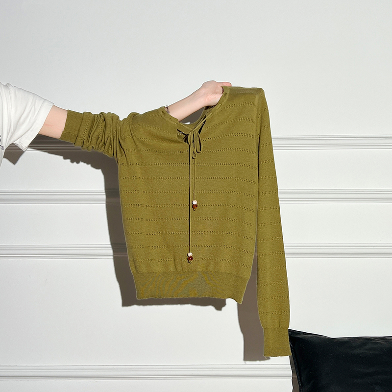 Autumn New Unique Green Lace-Up V-Neck Sweater Knitted Hollow-Out Base Shirt for Women, Loose Long-Sleeve Top Autumn New Unique Green Lace-Up V-Neck Sweater Knitted Hollow-Out Base Shirt for Women, Loose Long-Sleeve Top