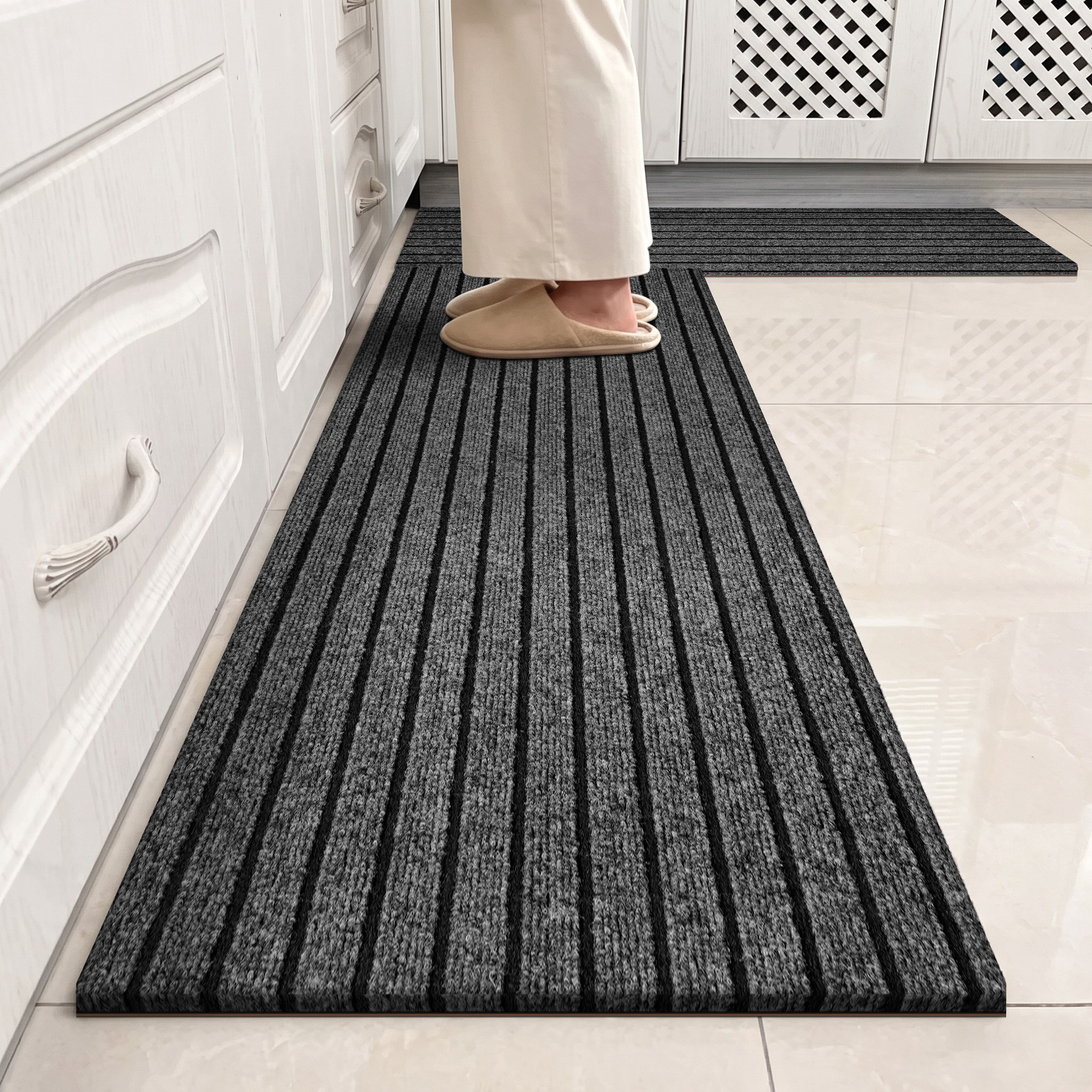 Oil-proof, anti-fouling, anti-slip and absorbent kitchen floor mat can be cut