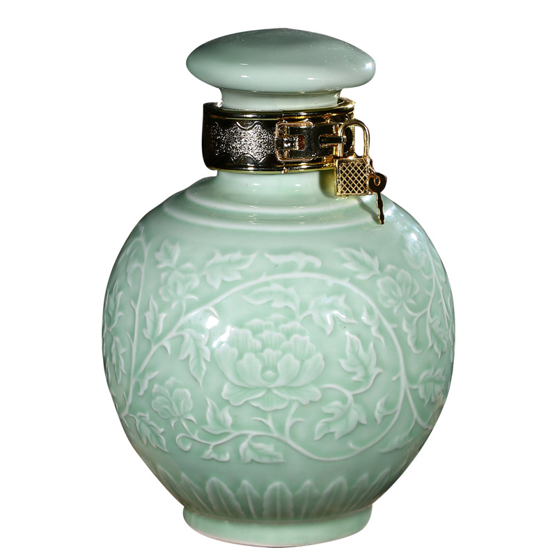 Jingdezhen ceramic jar bottle seal wine bottle is empty home wine bottle green glaze embossed bottle 3 kg