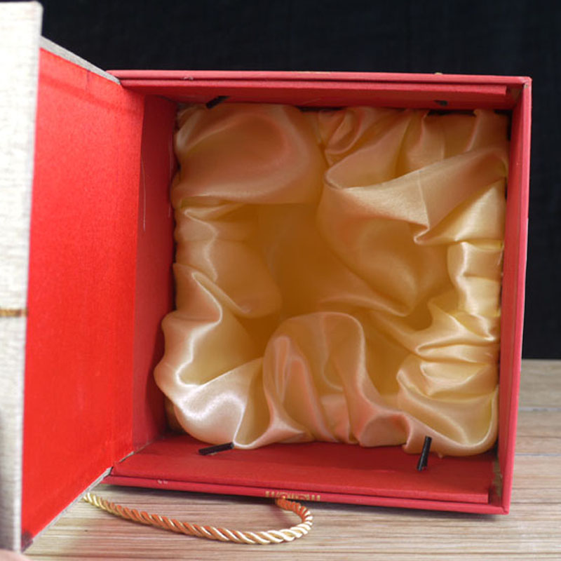 Jingdezhen ceramic bottle box aneroid jars accessories gift boxes gifts are subject to purchase the bottle