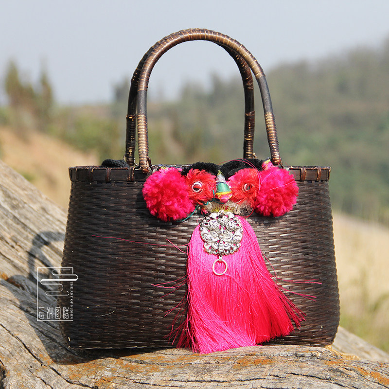 Cloud decorated totem original ethnic wind women's bag handmade old embroidered old tiger head stream Suvana chicao woven bag beach handbag