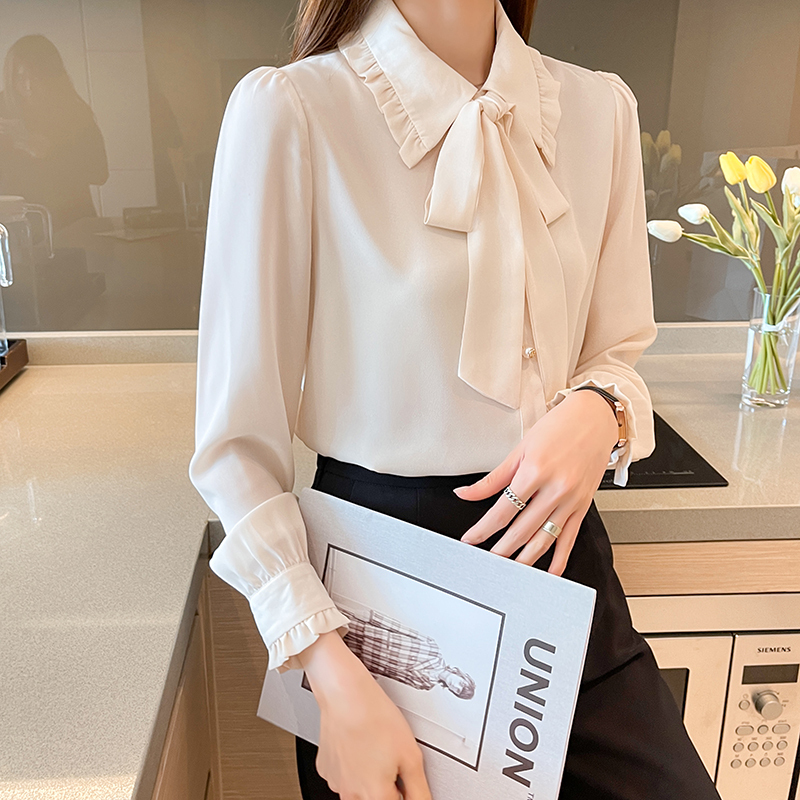 Spring and Autumn Fashion White and Blue Shirts for Women, Solid Color Long-Sleeve Off-White Shirts with a Bow, Suitable for Commuting