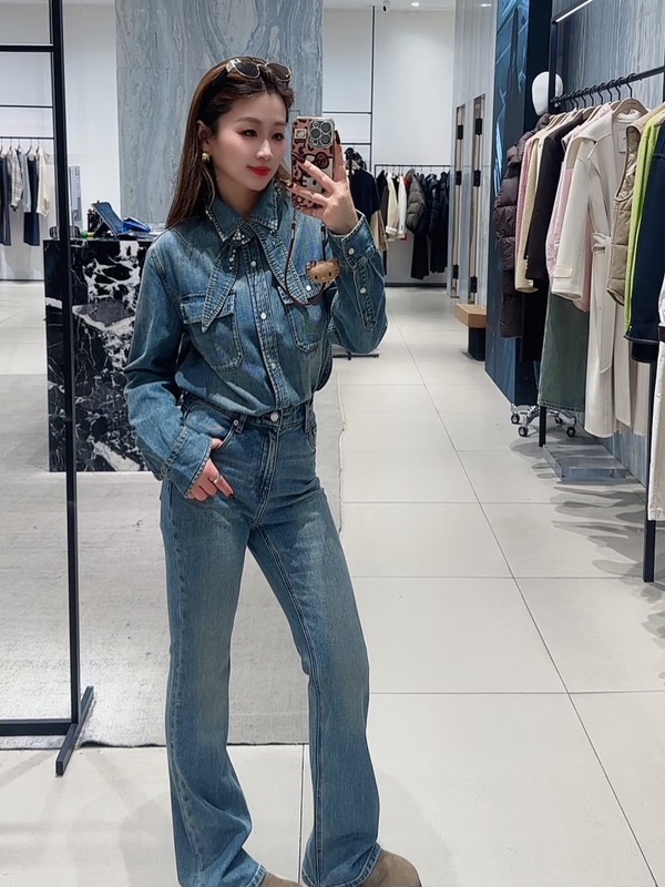 Zhang Manyu's Same Style 2026 Spring New Vintage Denim Shirt with Rhinestone Lace-Up Lapel Top Mbf1Sht016