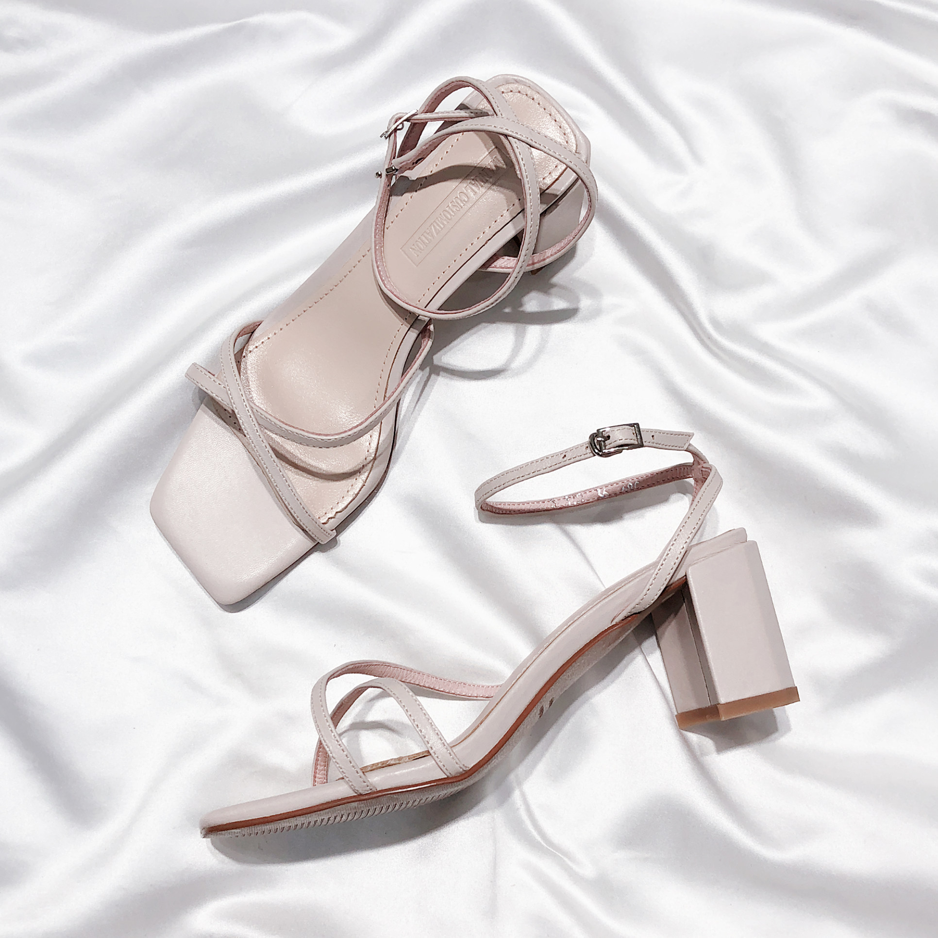 Senyu Haixiang 2022 summer new leather simple Korean version all-match fairy word with thick high-heeled sandals