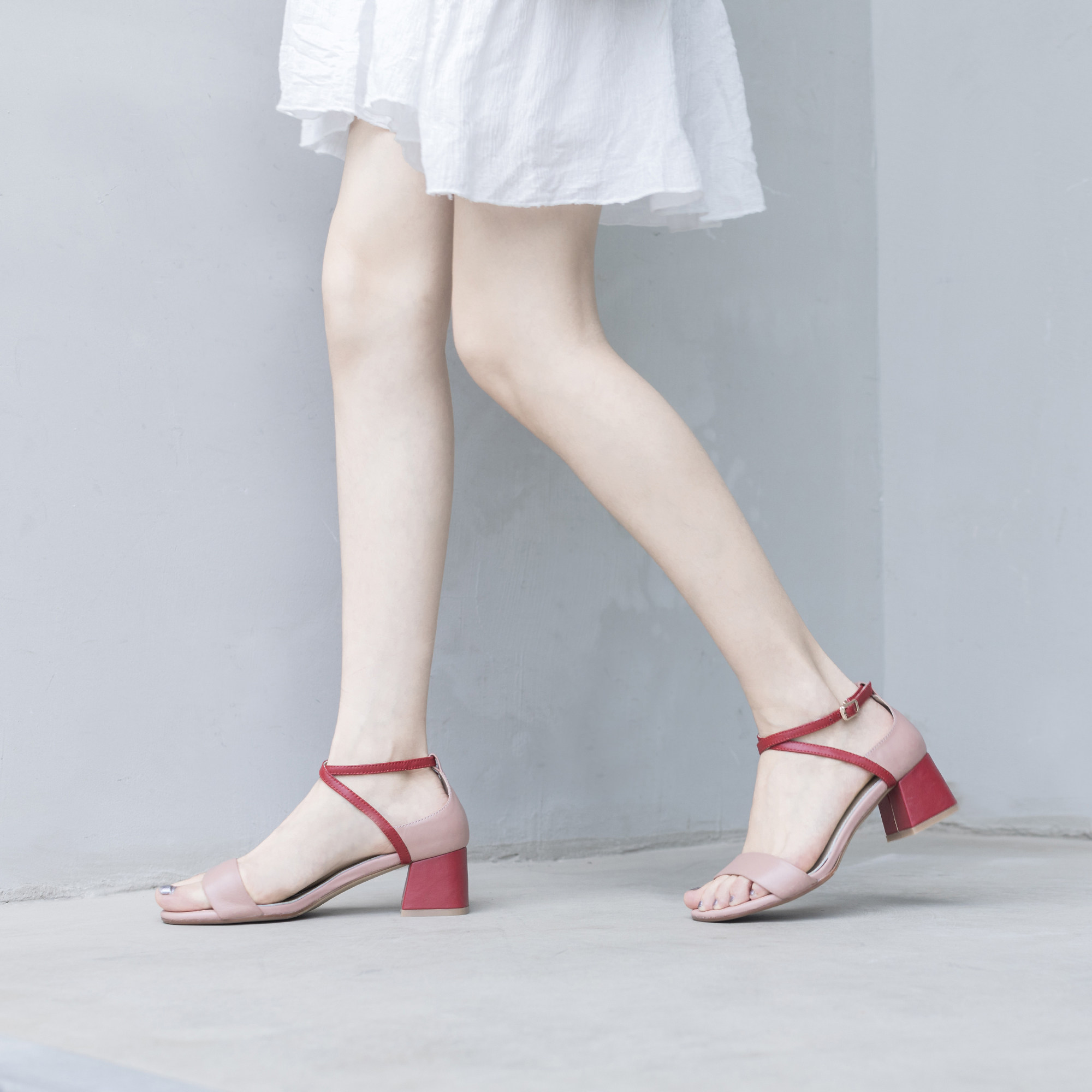 2022 Summer New Leather Thick Heel Middle Heel Korean Version Simple Open Toe Versatile One Word Buckle Strap Fairy High Heel Sandals