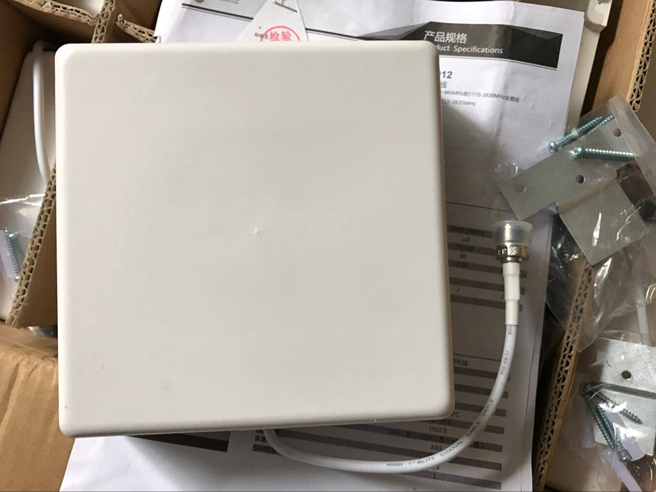 Indoor small plate-like flat antenna 4G antenna directional small flat antenna 800-2700MHz