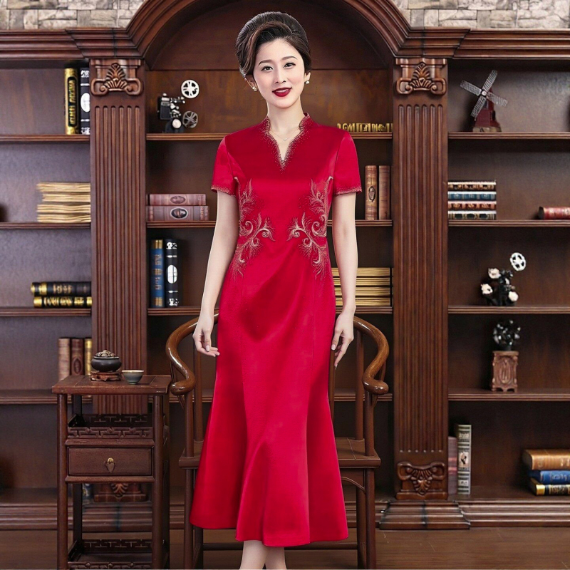 Elegant Mother-Of-The-Bride Wedding Dress, High-End Acetate Mother-Of-The-Bride Wedding Attire, Modernized Cheongsam, Noble Diamond-Embellished Mermaid Dress Elegant Mother-Of-The-Bride Wedding Dress, High-End Acetate Mother-Of-The-Bride Wedding Attire, Modernized Cheongsam, Noble Diamond-Embellished Mermaid Dress