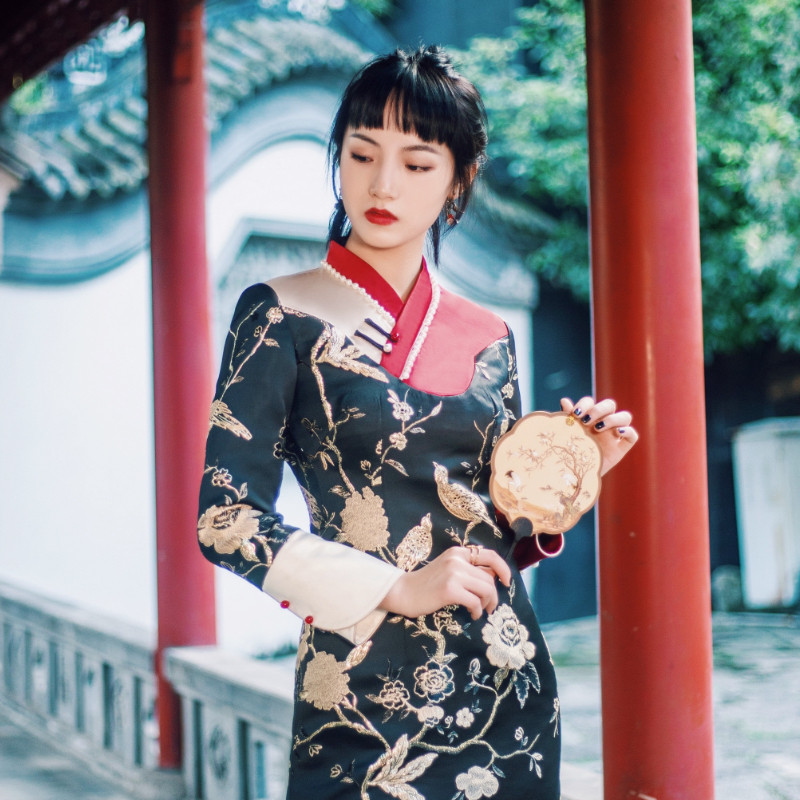 12 customized qipao long 2020 autumn winter new Chinese wind retro annual meeting improved version of the women's gold sparrow