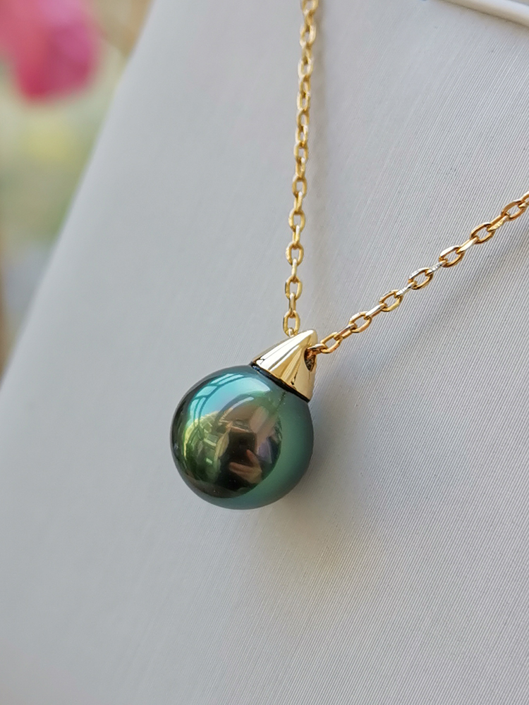 "Elegant and deep" Tahiti black pearl pendant 18K gold is round and flawless mirror light stunning peacock green