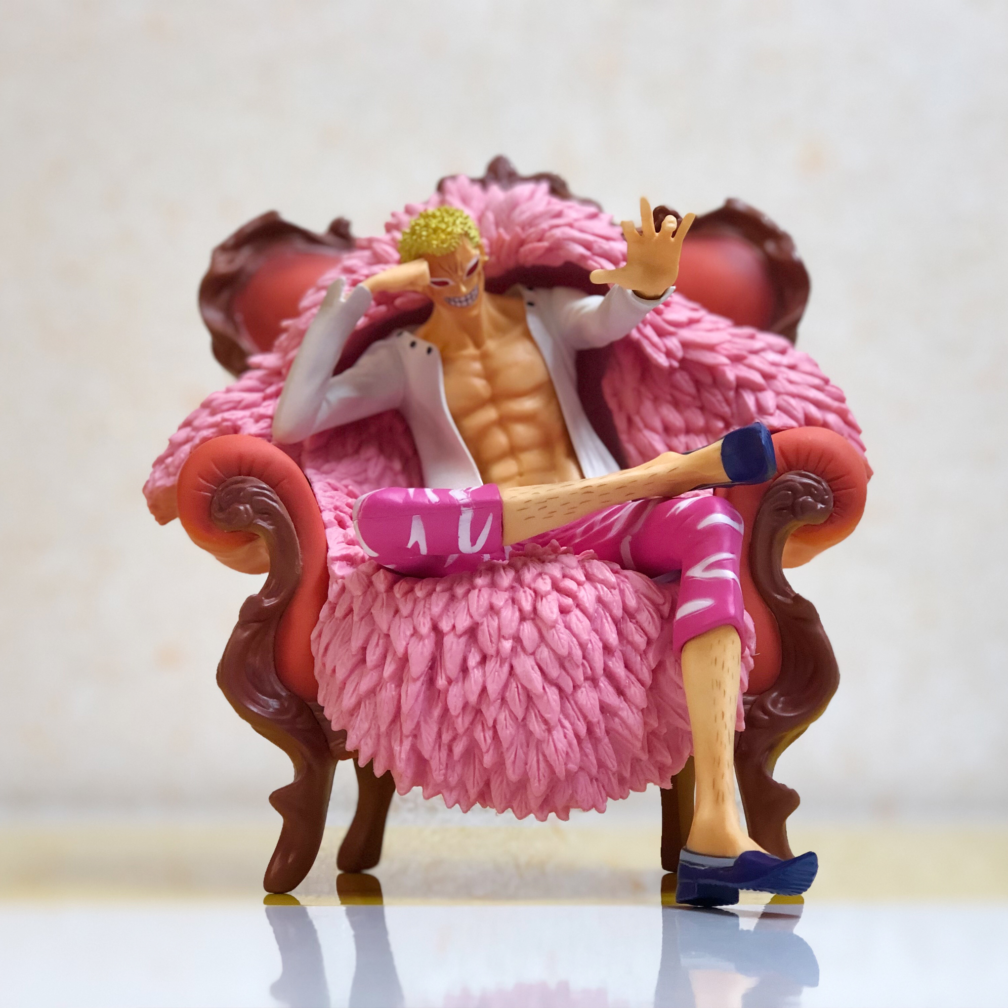 One Piece GK Xiaotang Hawkeye Luo Sand Crocodile Laosha Empress Ming Ge sitting sofa model model ornaments