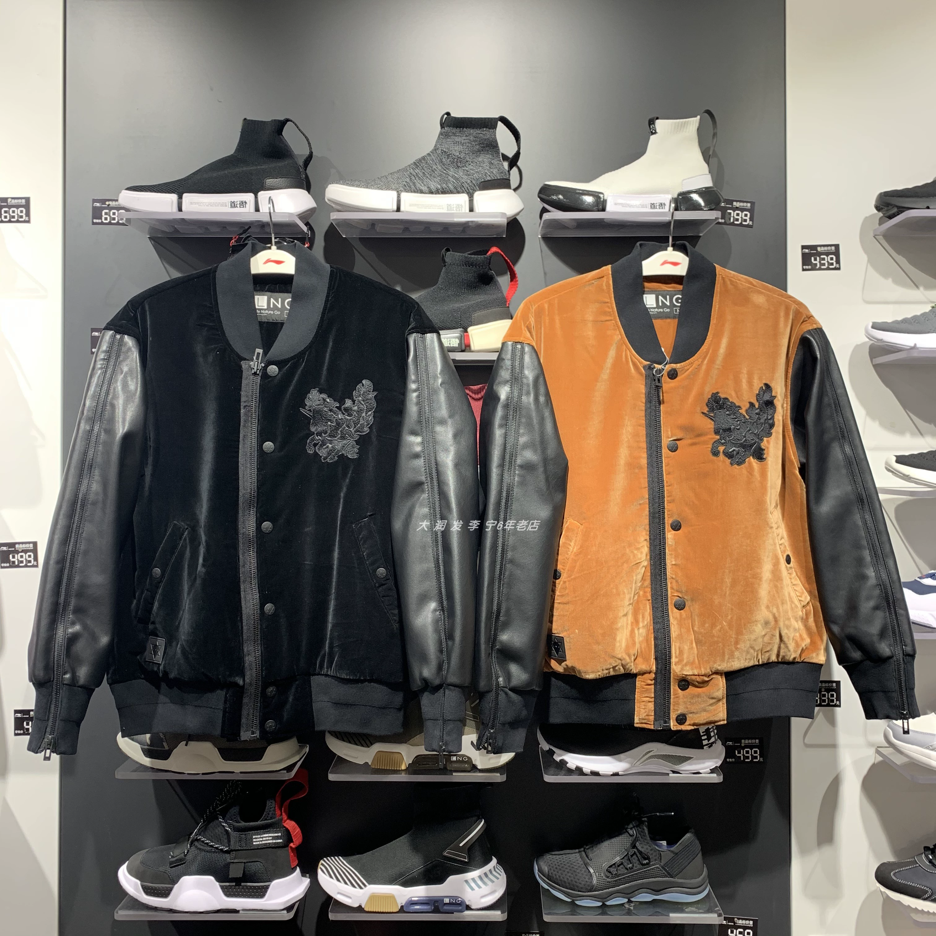 Li Ning Áo khoác nam Wade Áo khoác bông dài tay Áo khoác thể thao Cardigan có mũ trùm đầu Áo khoác LJMN005 - Áo khoác thể thao / áo khoác