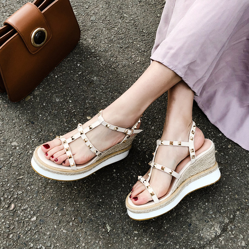 Cool shoes Summer fairy Wind 2022 new thick bottom slopes heel high heel lined with rivets pine pastry waterproof table rivets Rome