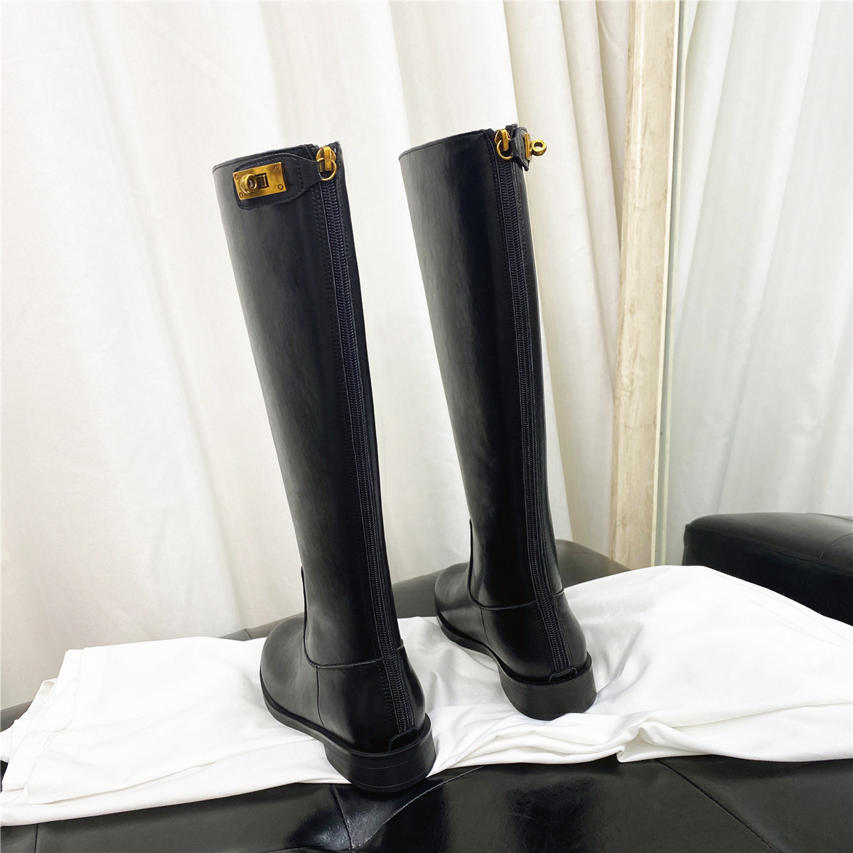 2022 new display feet small flat bottom long boot female dermis leather belt buckle riding boot with no drop cylinder high cylinder boot long cylinder boot female