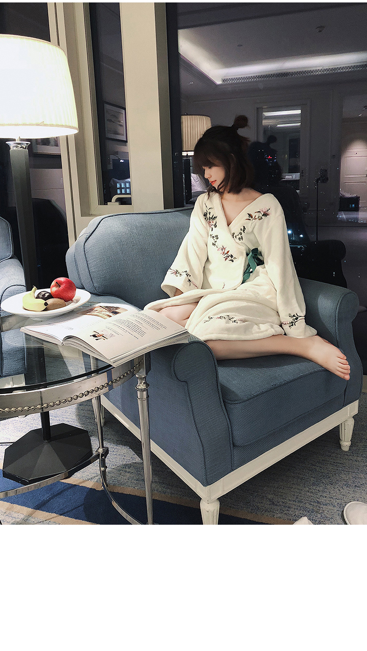 Công chúa flannel phong cách Trung Quốc váy ngủ nữ mùa đông dài tay dày cộng với áo choàng nhung áo choàng ngủ đồ ngủ mùa thu và mùa đông quần áo ngủ nữ