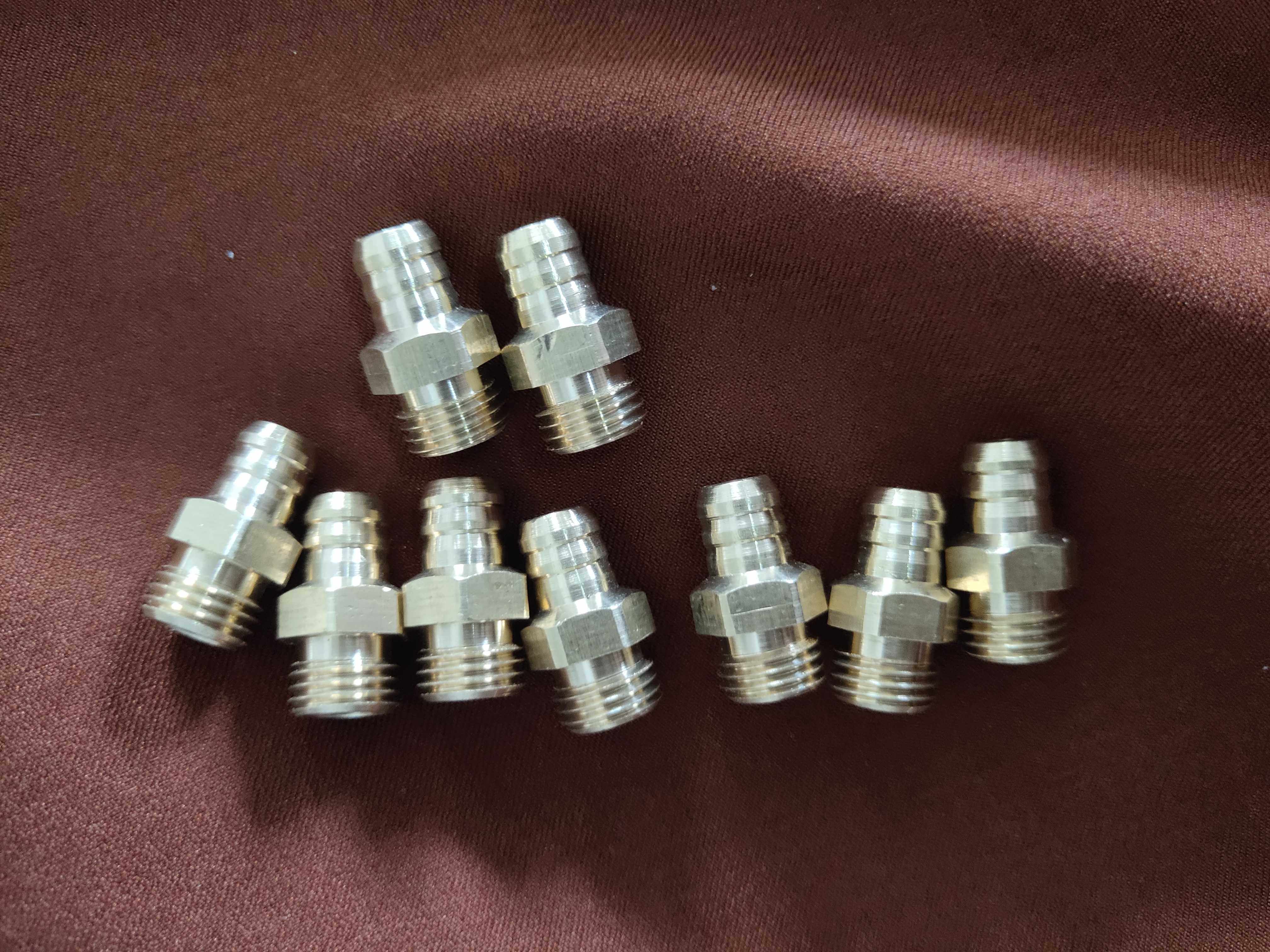 Foam foam glue gun universal old-fashioned 9x1 threaded copper gun head can be equipped with a special joint(shoot 5 heads)