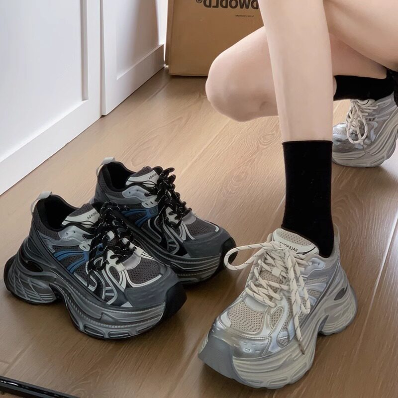 レディースチャンキースニーカー、2026年新作、春秋、ファッショナブルで汎用性が高く、身長アップ効果があり、カジュアルなスポーツシューズ、夏にも最適です。