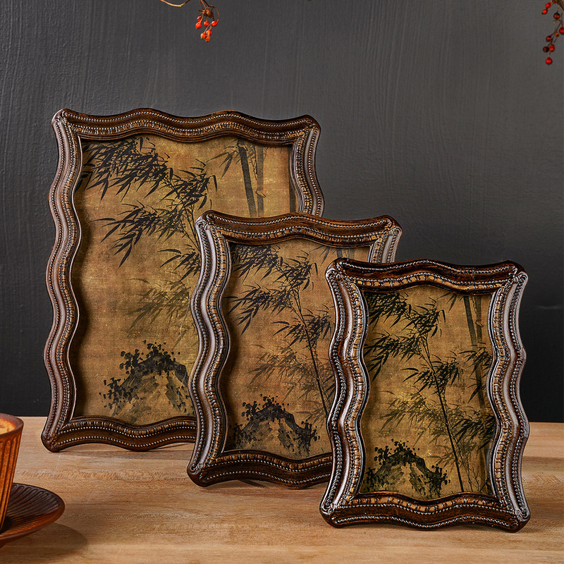 Retro Curved Resin Decorative Photo Frame with Walnut-Like Design, Suitable for Bedroom, Study, and Office Desk Decoration