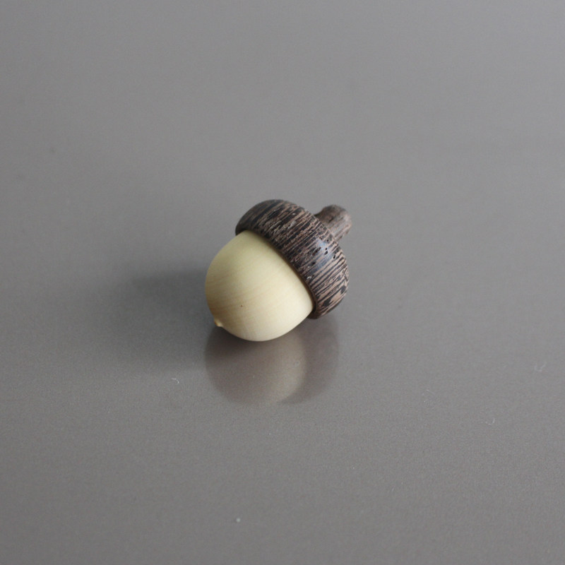 Acorn and acorn can be unscrewed solid wood pine cone pendant key chain sweater chain portable aromatherapy essential oil bottle diffuser wood