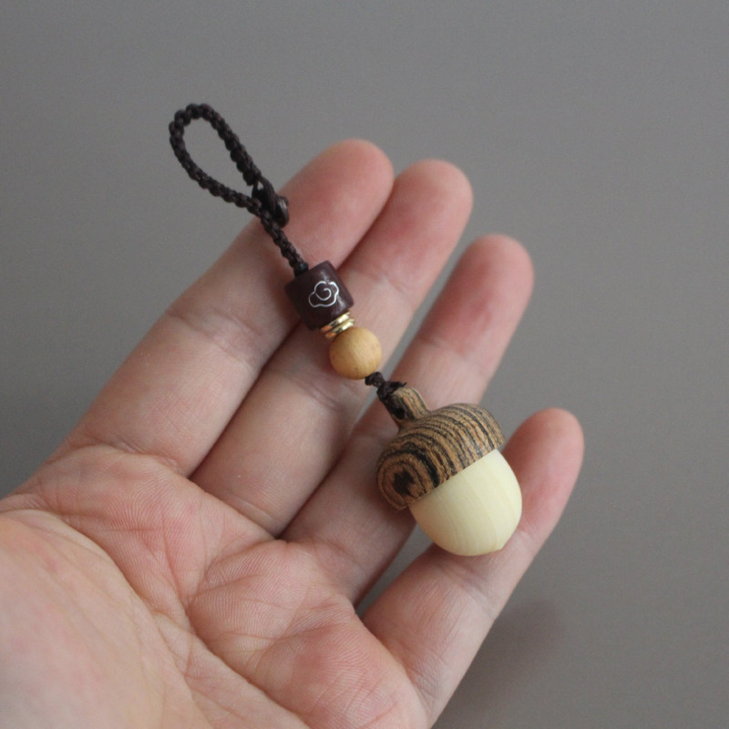 Acorns and acorns can be unscrewed solid wood log pendant car key chain ornaments portable aromatherapy essential oil bottle expansion wood